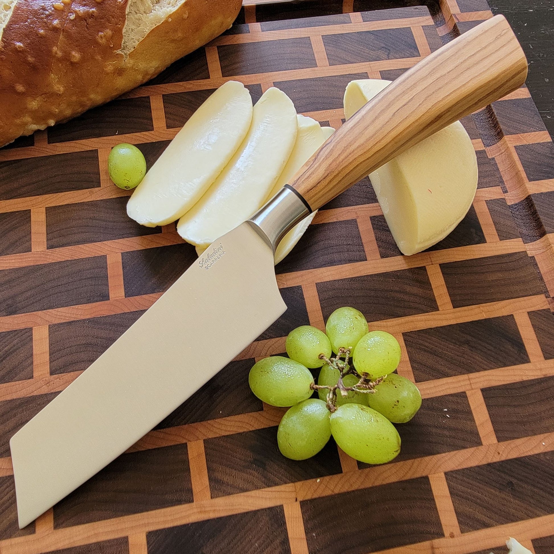 The Cheese Knife Large Cheese Knife 7-3/4 Plastic Blade - KnifeCenter -  LKT - Discontinued